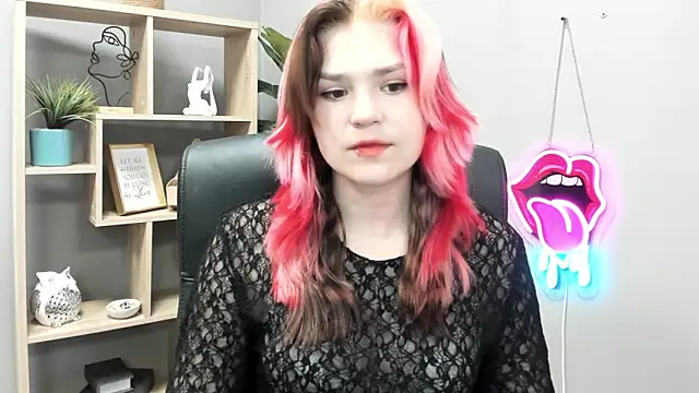 Snapshot of SweetLilyxo chatting on June 2026 06:25:01 AM SweetLilyxo online show from June 2026 06:25:01 AM