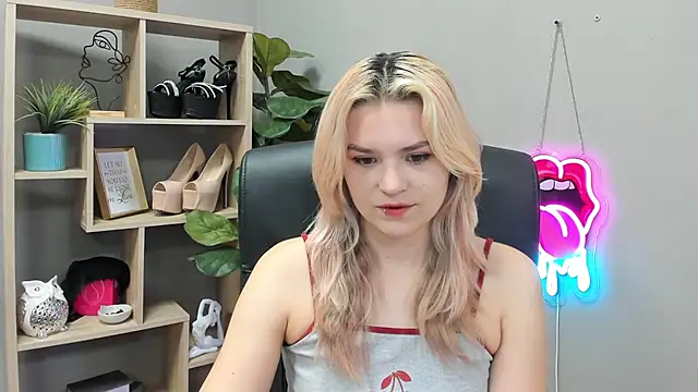 Snapshot of SweetLilyxo chatting on July 2026 06:27:02 AM SweetLilyxo online show from July 2026 06:27:02 AM
