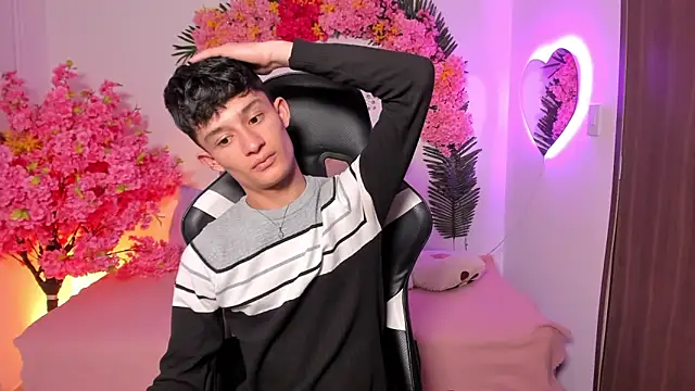 Patrick Howland  online show from April 2026 09:19:01 PM