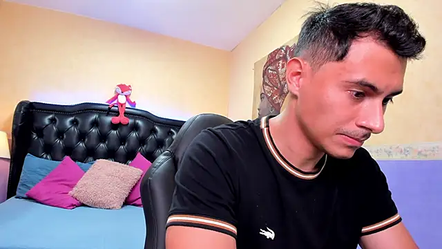 Snapshot of Mike_Conors chatting on February 2026 01:33:01 AM Mike Conors online show from February 2026 01:33:01 AM