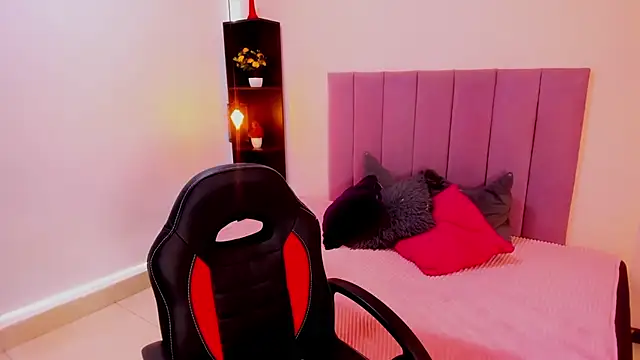 Raven love online show from April 2026 08:03:01 PM