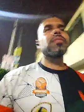 Snapshot of thom_1 chatting on April 2026 10:31:02 AM thom 1 online show from April 2026 10:31:02 AM
