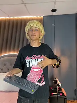 Snapshot of Noa_03 chatting on March 2026 01:28:01 PM Noa 03 online show from March 2026 01:28:01 PM