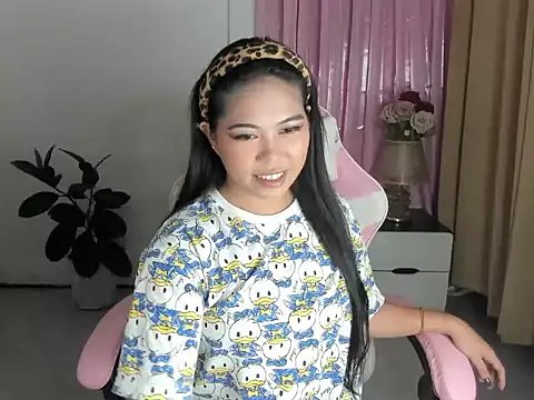 Ursweetyshaine online show from March 2026 01:16:02 AM