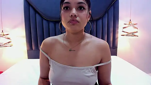 Snapshot of EmilyKartters chatting on March 2026 12:00:01 PM EmilyKartters online show from March 2026 12:00:01 PM