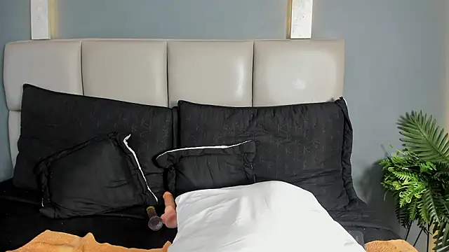 Snapshot of FemNoa chatting on March 2026 01:50:01 PM FemNoa online show from March 2026 01:50:01 PM