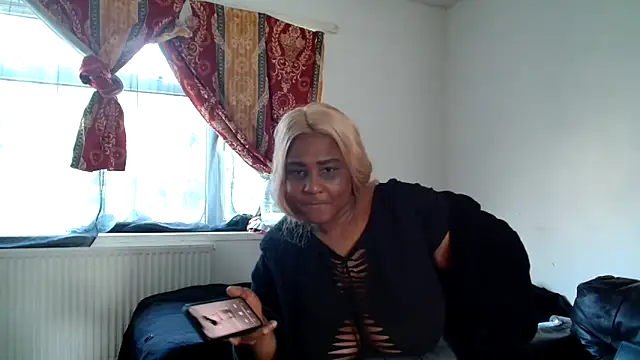 CurvySashia online show from February 2026 01:20:01 PM