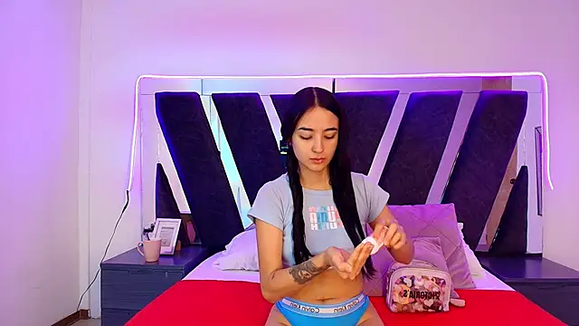 sophia love   online show from February 2026 02:05:02 PM