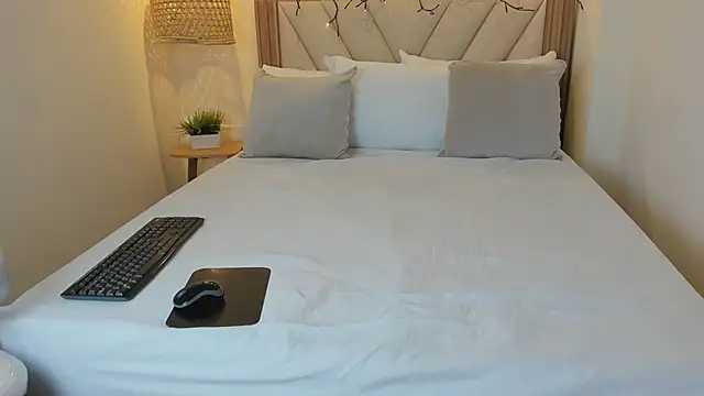 LisaLain online show from March 2026 12:00:02 PM