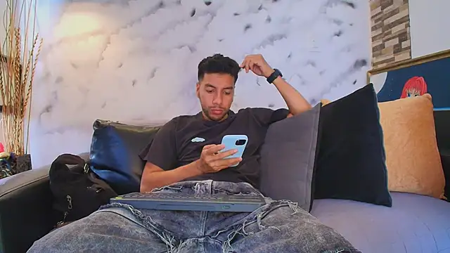 Max Hornye online show from March 2026 06:51:02 PM