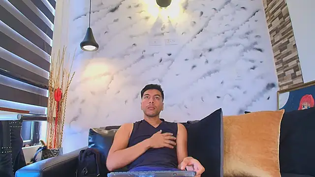 Max Hornye online show from April 2026 05:52:02 PM