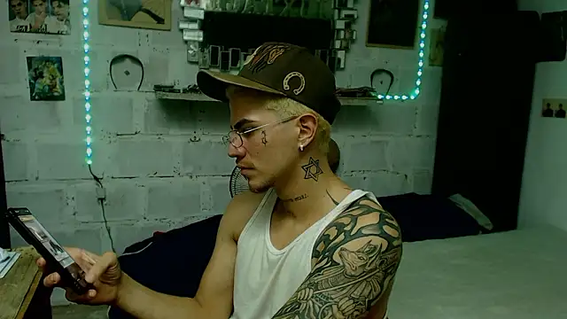 paul-mendezx online show from February 2026 06:04:02 PM