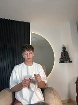 ARON LUXX online show from February 2026 03:10:01 AM