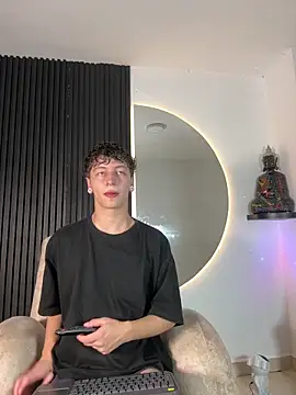 ARON LUXX online show from February 2026 03:03:01 AM