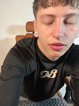 ARON LUXX online show from March 2026 07:17:01 PM