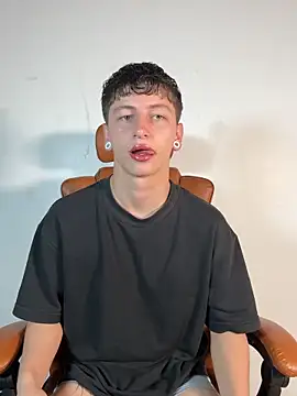 ARON LUXX online show from March 2026 02:31:02 PM