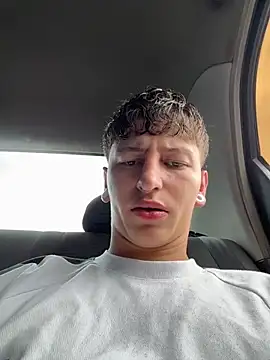 Snapshot of ARON_LUXX chatting on May 2026 05:43:01 PM ARON LUXX online show from May 2026 05:43:01 PM