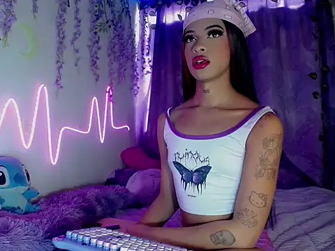 DahliaGill online show from July 2026 08:33:02 PM