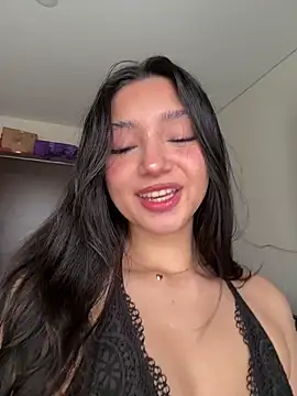 Snapshot of Chinicr18 chatting on May 2026 08:06:01 PM Chinicr18 online show from May 2026 08:06:01 PM