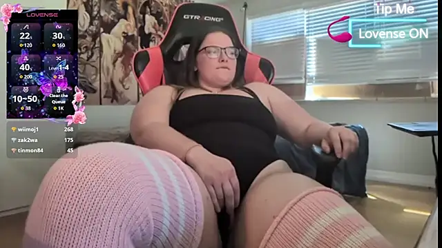 lillythotz online show from April 2026 08:51:01 PM