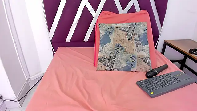 ninameduxx online show from April 2026 06:19:01 AM