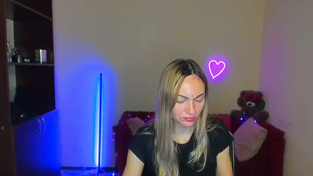 Snapshot of BlondMikey22 chatting on June 2026 05:28:02 AM BlondMikey22 online show from June 2026 05:28:02 AM