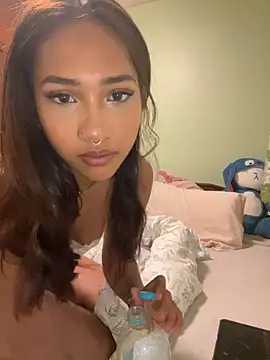 lyla luv online show from March 2026 10:16:01 PM