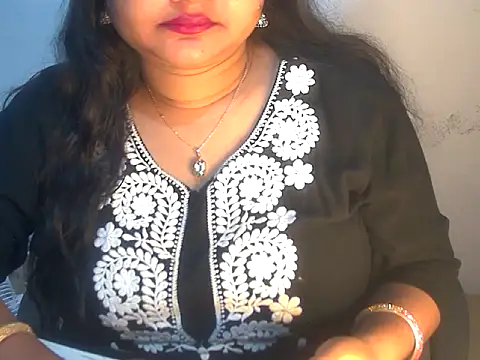 Snapshot of Saniya_K2 chatting on February 2026 06:33:01 PM Saniya K2 online show from February 2026 06:33:01 PM