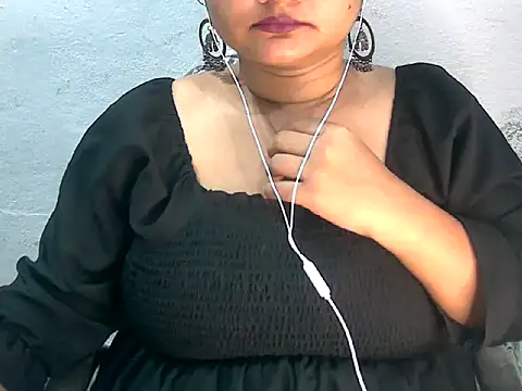 Snapshot of Saniya_K2 chatting on July 2026 07:39:01 PM Saniya K2 online show from July 2026 07:39:01 PM