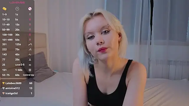 Snapshot of GoldenLenarz chatting on July 2026 11:14:01 AM GoldenLenarz online show from July 2026 11:14:01 AM