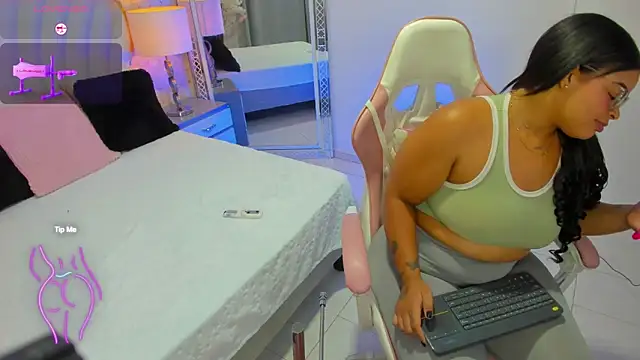 YazminJenner online show from April 2026 04:56:01 AM