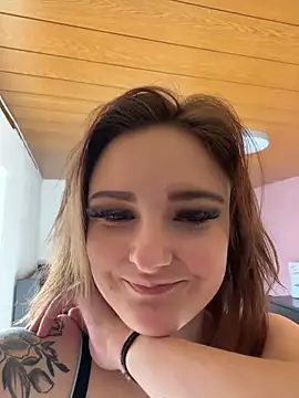 ViviLuu online show from March 2026 01:05:02 PM