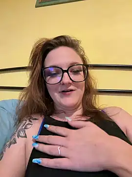 ViviLuu online show from April 2026 04:23:01 PM