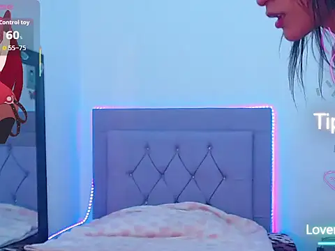 moonlyvelvet online show from February 2026 08:57:02 PM