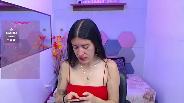 HannaOwen  online show from March 2026 01:51:01 PM