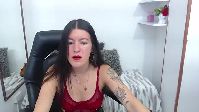 HannaOwen  online show from April 2026 02:40:02 PM