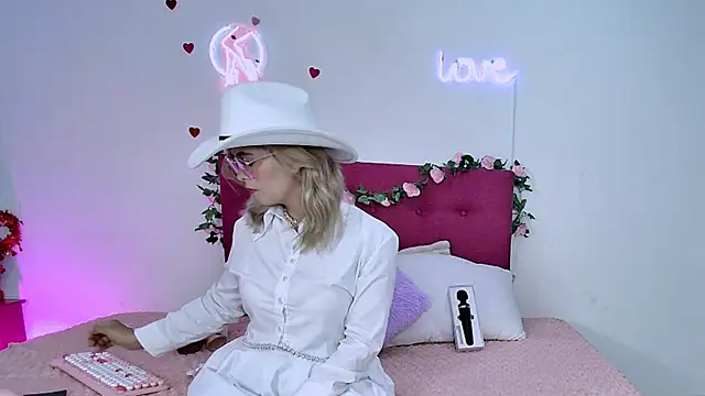 Sharlott 3 online show from June 2026 01:28:02 PM