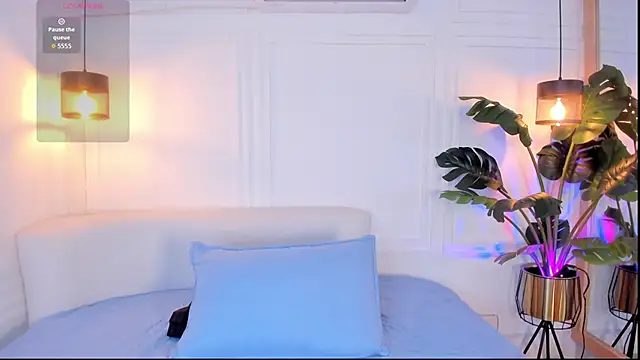 Nicole Whittee online show from April 2026 07:51:02 PM