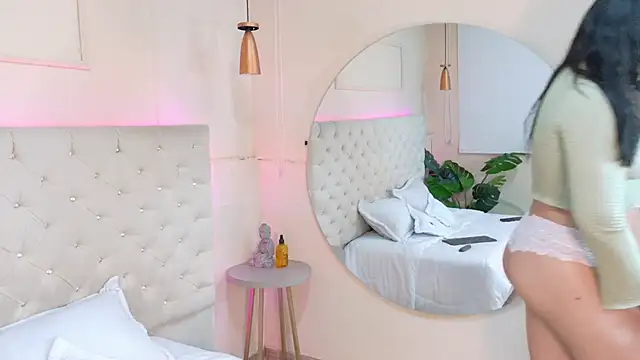 AnnaiTaylor online show from February 2026 11:37:01 AM