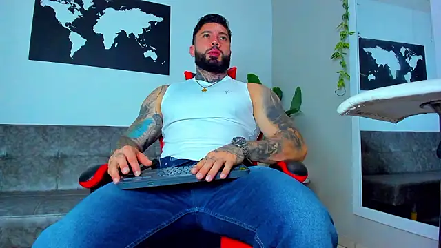 Snapshot of Alessrose chatting on March 2026 07:42:01 PM Alessrose online show from March 2026 07:42:01 PM