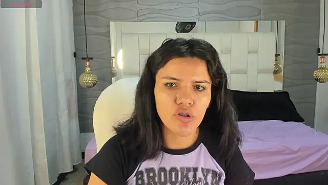 Thaliaa Lopez online show from February 2026 10:45:02 AM