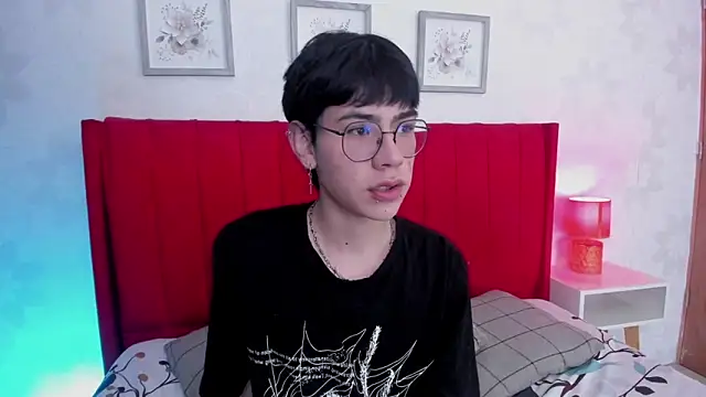 Demian Hush online show from February 2026 07:20:02 PM