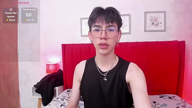 Demian Hush online show from March 2026 03:01:01 AM