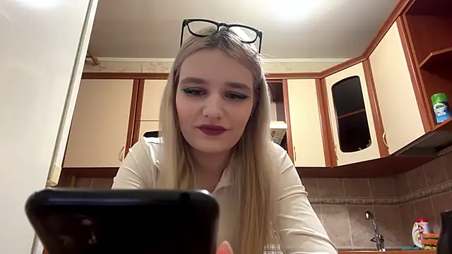 MiaBerlateen online show from February 2026 02:20:02 PM