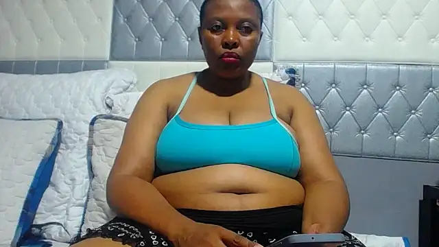 SEXYBUSTYEBONYXX online show from April 2026 05:01:02 PM