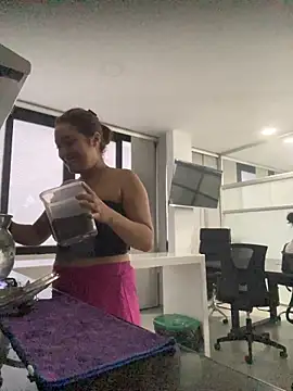 Emily Harpeer online show from February 2026 11:31:01 AM