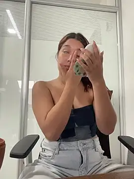 Emily Harpeer online show from March 2026 11:49:02 AM