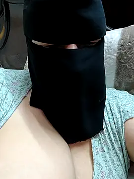 Warda Egy online show from April 2026 12:04:01 PM