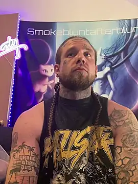 Smokebluntafterblunt online show from April 2026 02:00:02 AM