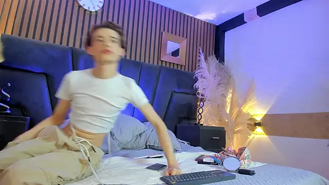 Snapshot of AngelDoll_1 chatting on February 2026 01:53:01 AM AngelDoll 1 online show from February 2026 01:53:01 AM